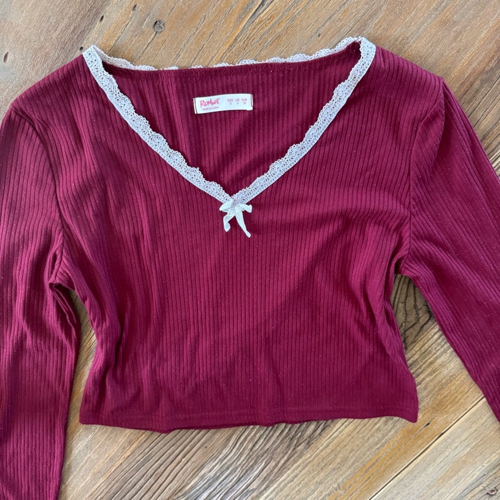 ROMWE Red and White Embellished Crop Blouse - Picture 5 of 9